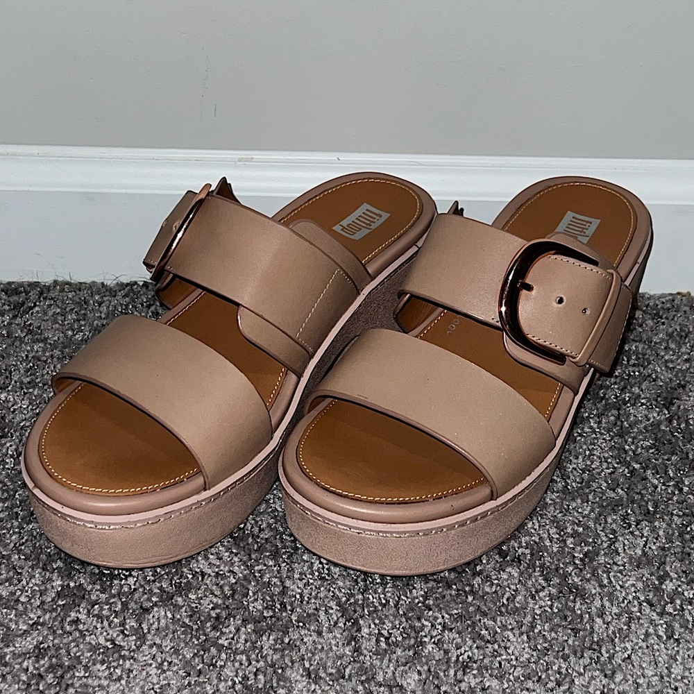 FLASH SALE 🎉 FitFlop Pilar Leather Platform Sandal